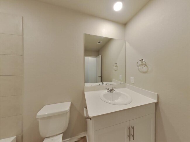 Building Photo - 5104 Saddle Clb Dr