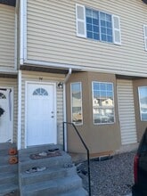 Building Photo - Pheasant Glen Town House #34