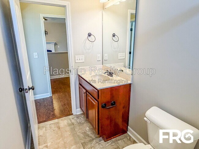Building Photo - 103 Rolling Knoll Ct