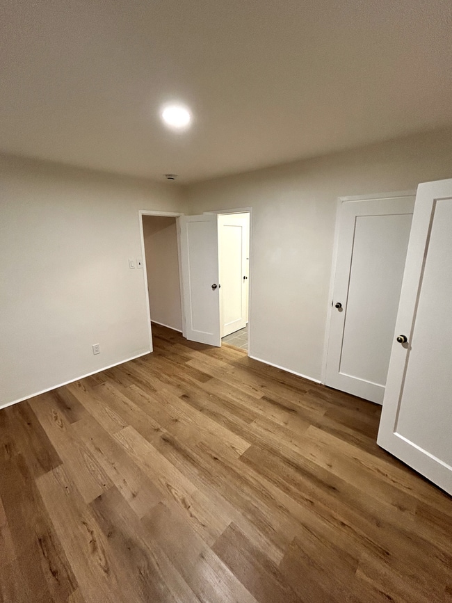 Building Photo - Charming 1 Bedroom House in Venice with Patio and W& D in unit !!! All Utilities Included !!!