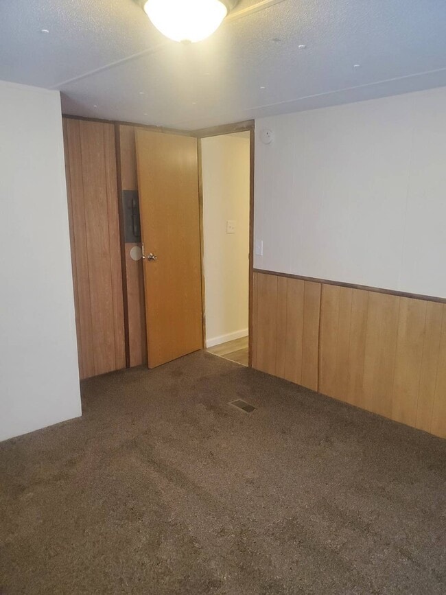 Building Photo - 905 Bernard Ln