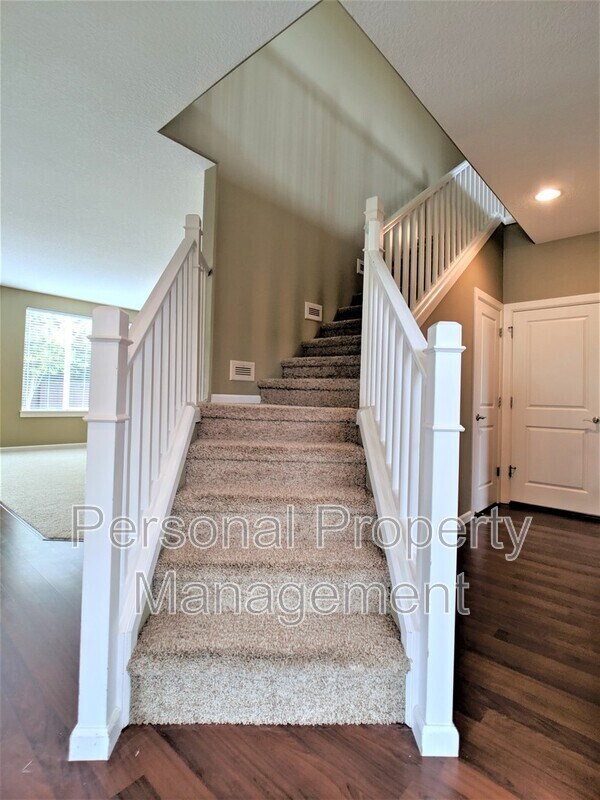 Building Photo - 10405 NE 98th Ave