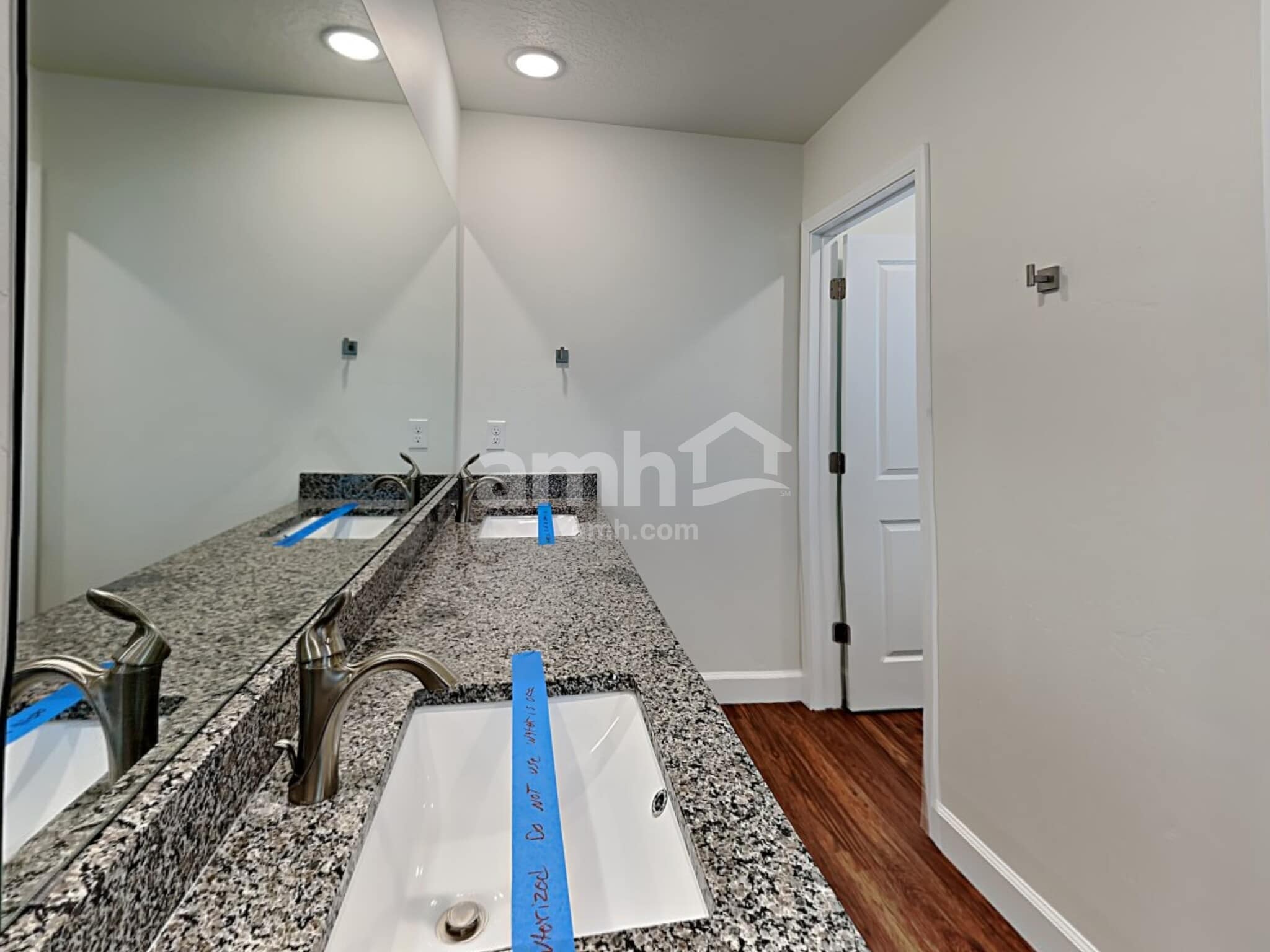 Building Photo - 2403 E Surry Way