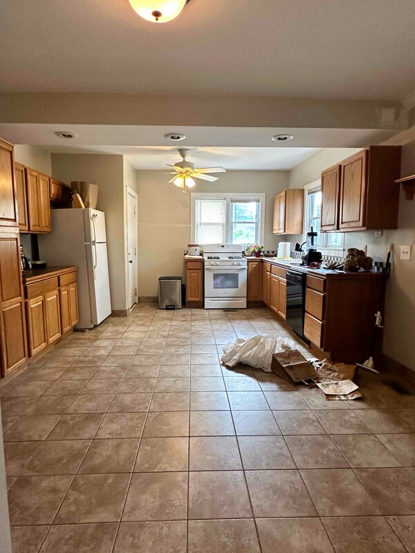 Building Photo - 218 N Main St