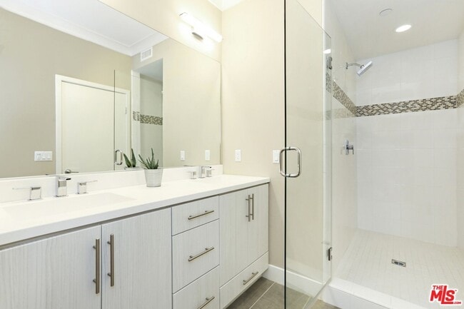 Building Photo - 2202 Edendale Ln