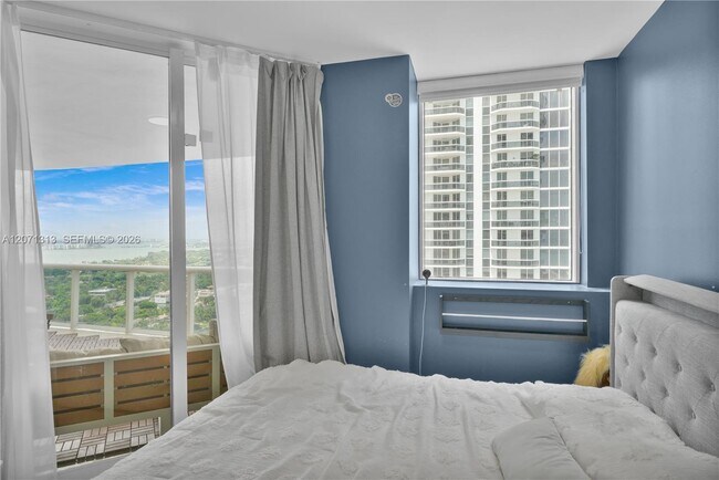 Building Photo - 4775 Collins Ave