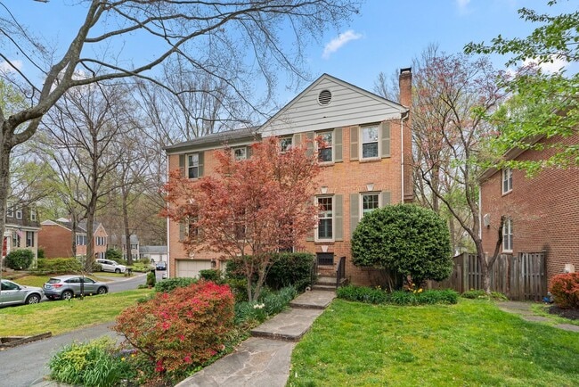 Building Photo - 4 Bed 4.5 Bath - Bethesda  Single Family Colonial - 2 Car Garage