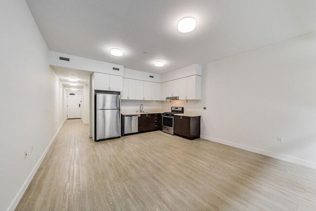 Building Photo - 4435 Piedmont Ave