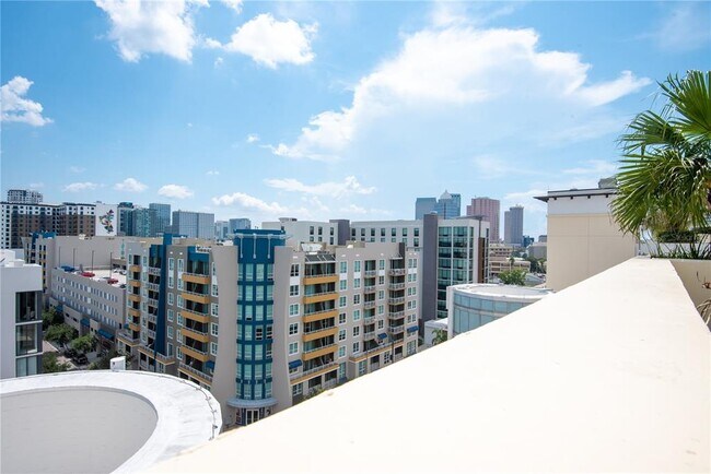 Building Photo - 1208 E Kennedy Blvd