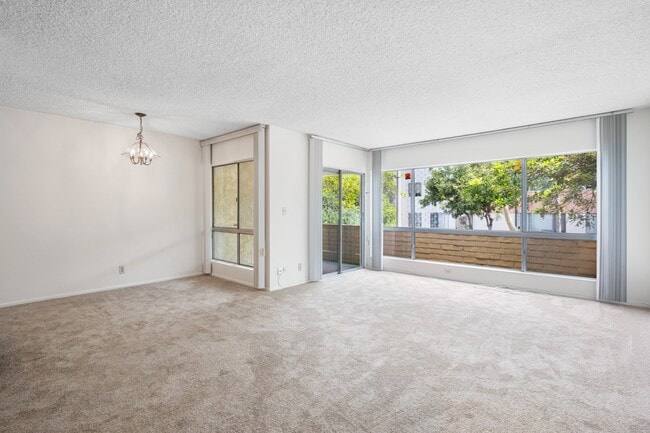 Primary Photo - 5600 Kensington Way