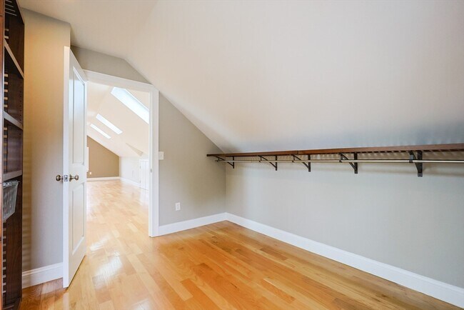 Building Photo - 294 Belmont St