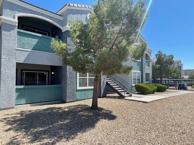 Building Photo - 6955 N Durango Dr