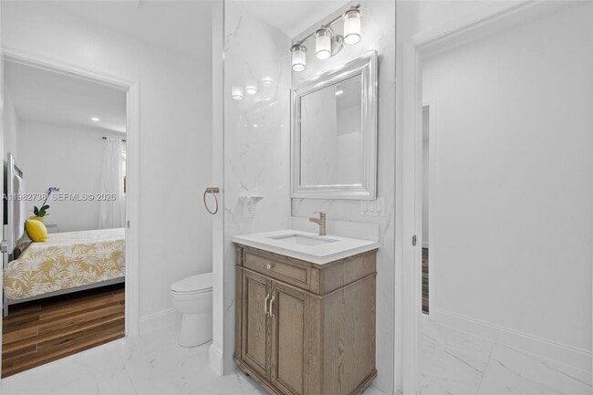 Building Photo - 2816 NE 35th St