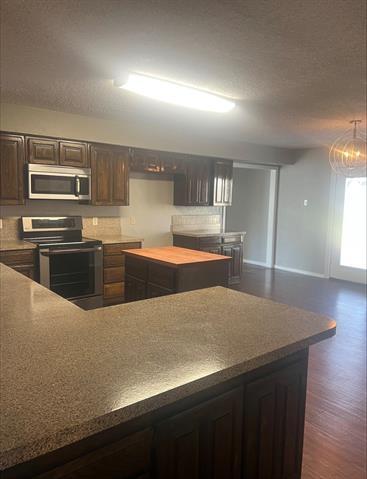 Building Photo - 3012 Barrington Ct