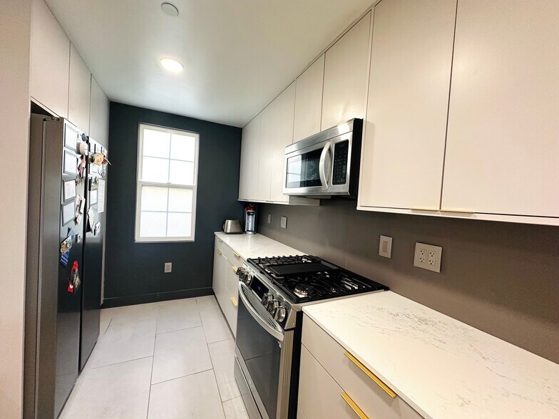 Building Photo - 12975 Agustin Pl