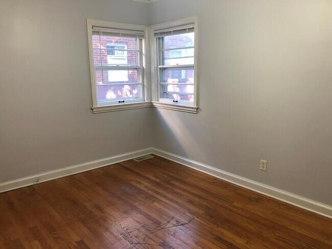 Building Photo - 209 Carlton Terrace