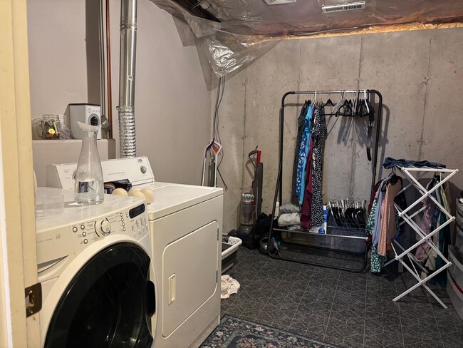 Building Photo - Beautiful house near walking trails and the hospital. Beautiful views of the Bridger Mountains