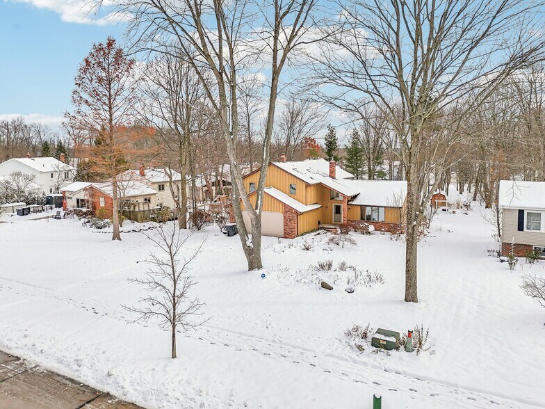 Building Photo - 6235 Sunnywood Dr