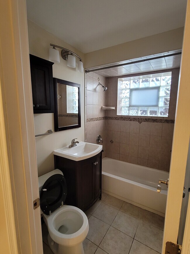 Building Photo - 2105 St Charles Rd