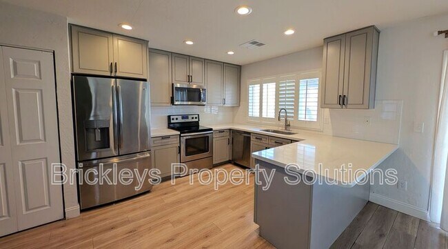 Building Photo - 2029 S Nina Cir