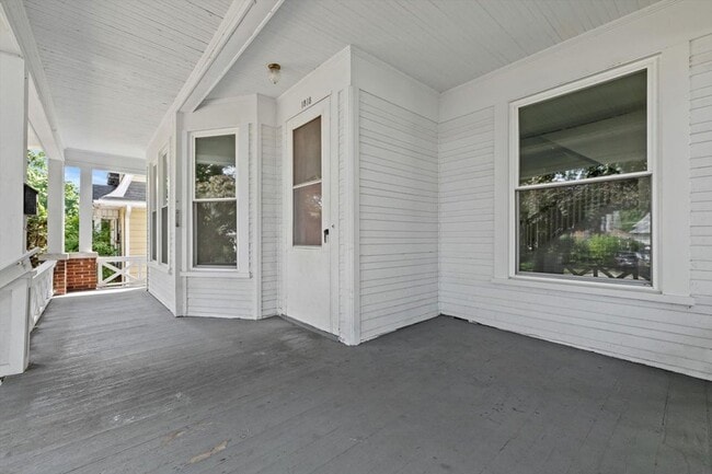 Building Photo - Updated 4 Bedroom Victorian on College Ave