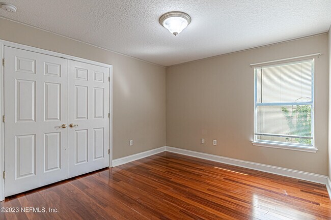 Building Photo - 2465 Pinehurst Ln