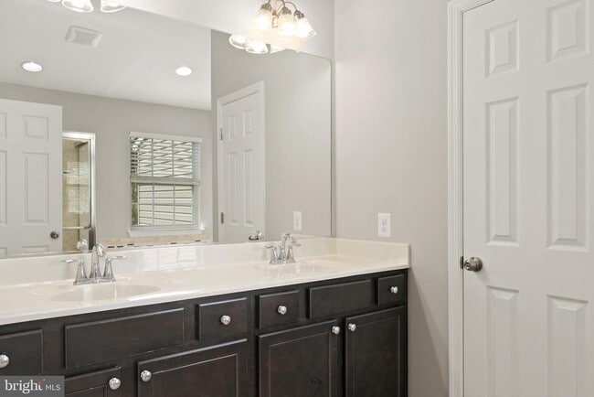 Building Photo - 7814 River Rock Way