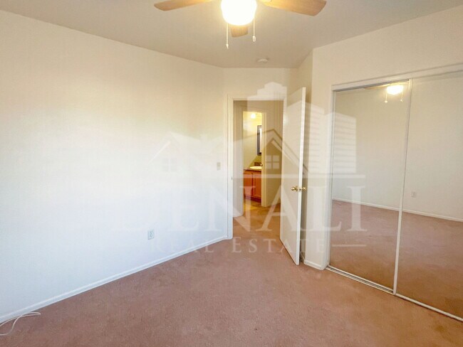 Building Photo - 1154 S Boulder St