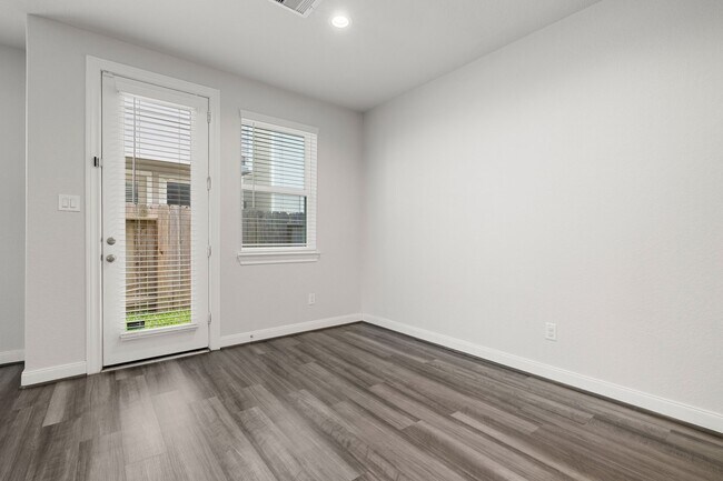 Building Photo - 9914 Brickhouse Dr