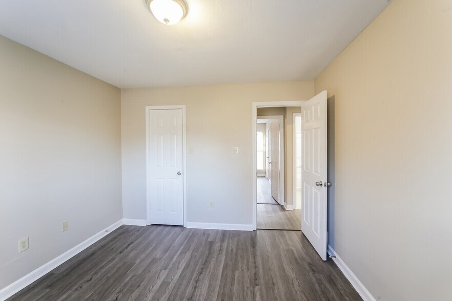 Building Photo - 6845 Dunbarton Dr