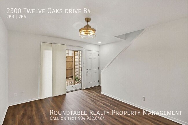 Building Photo - 2300 Twelve Oaks Dr