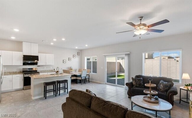 Building Photo - 7462 Dragonfruit Ave