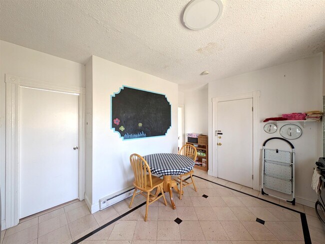 Building Photo - 489 Main St