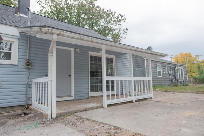 Building Photo - 4 bedroom 2 Bath home!!