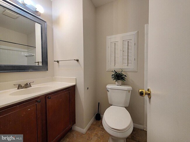 Building Photo - 702 W Edmonston Dr