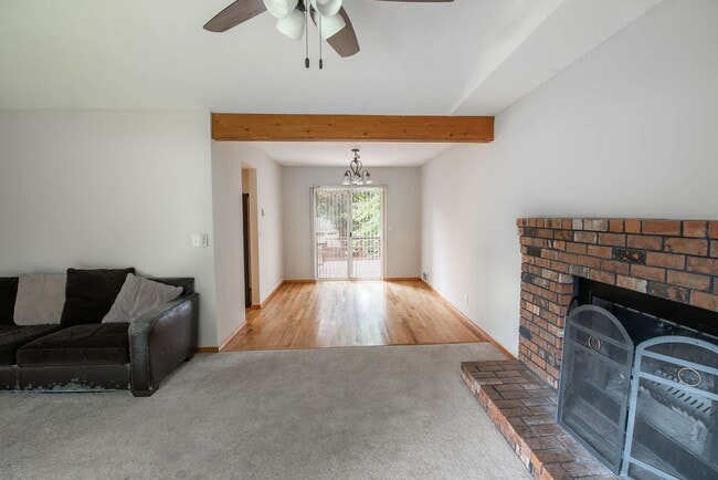 Building Photo - Spacious 3-Bed Home in Hayden with Large Y...
