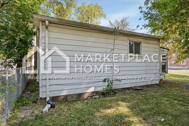 Building Photo - 7094 Fisher Ave