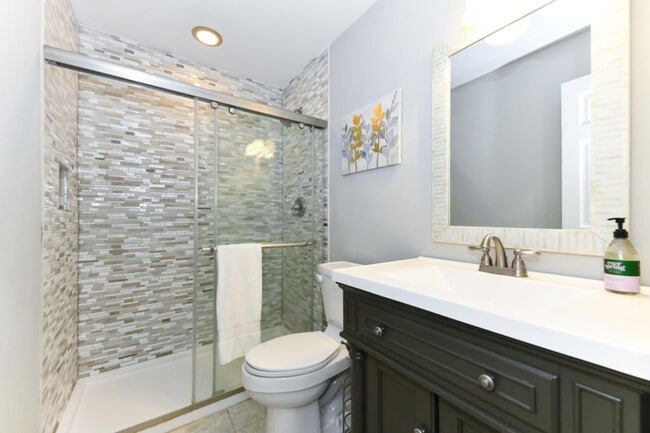 Building Photo - 4801 Sweetbriar Rd