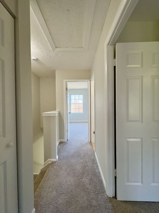 Building Photo - Charming 3 Bedroom/2.5 Bathroom in Parkville, MD!