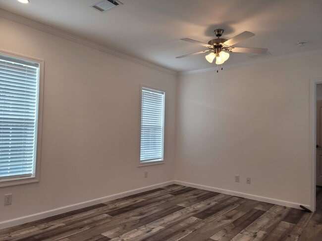 Building Photo - 5600 Jennie St