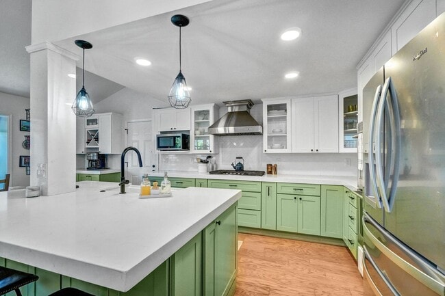 Building Photo - 14501 Wesfall Rd., Tustin CA 92780 5 BR, 3...