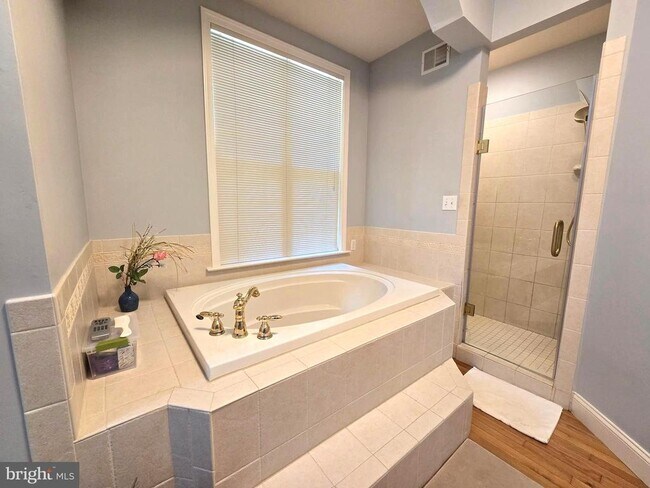 Building Photo - 15401 Jamies Way