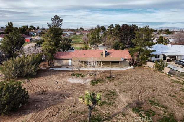 Building Photo - 17433 Sultana St