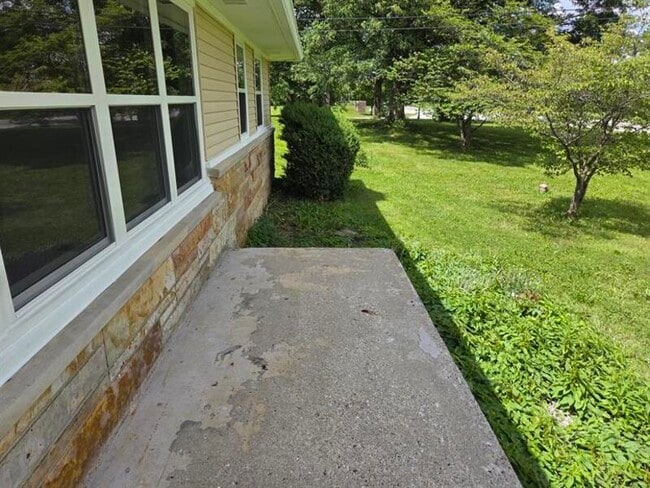 Building Photo - 1750 Bade Rd