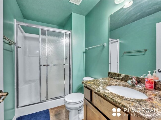 Building Photo - Beautiful 4 Bedroom, 3 Bathroom Home - Ren...