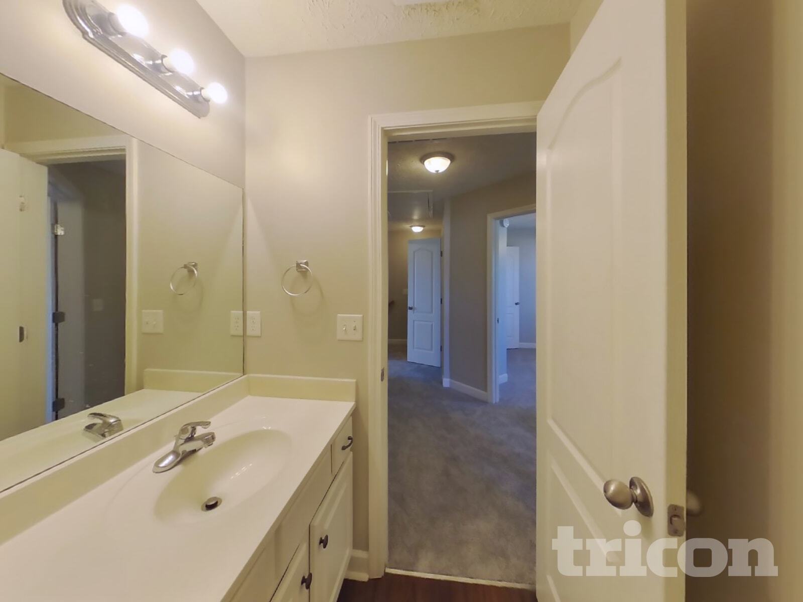 Building Photo - 1528 Beaconcrest Cir