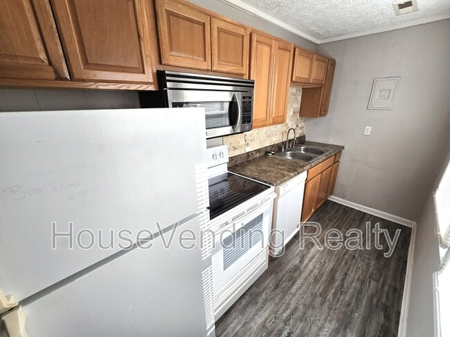 Building Photo - 720 Houston Ave