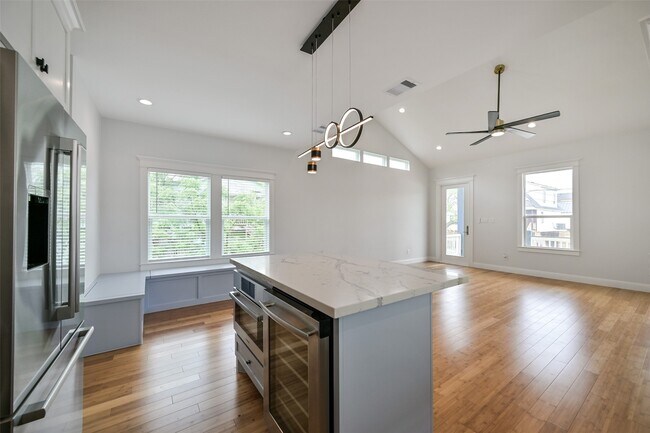 Building Photo - 1207 32nd St