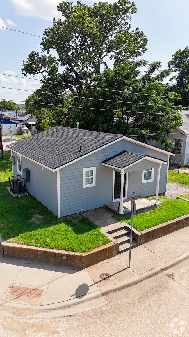 Building Photo - 1702 Pueblo St