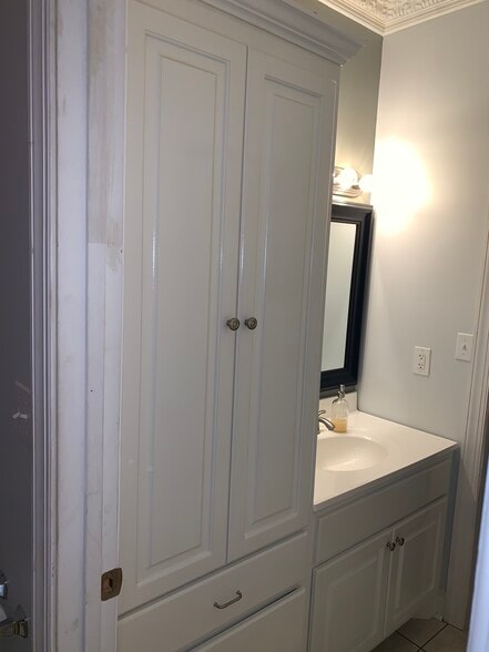 Building Photo - 405 Scarlet Cove